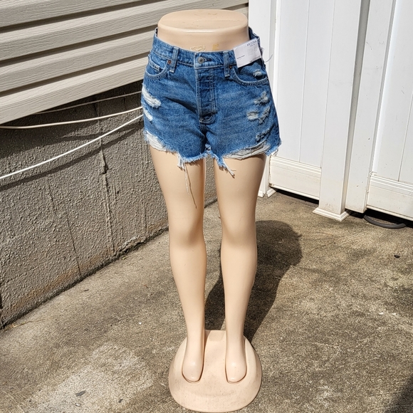 NWT DISTRESSED JEAN SHORTS - Picture 3 of 4